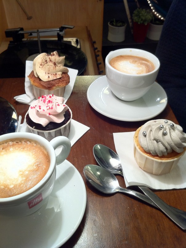 Café, coffee, nespresso, starbucks, nescafé, illy, intelligentsia, cup-cake, macarons, ottolenghi