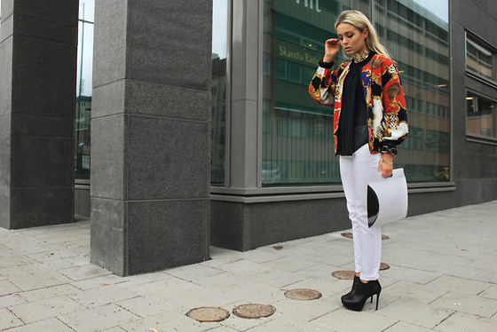 How to wear a Silk Printed Bomber Jacket?