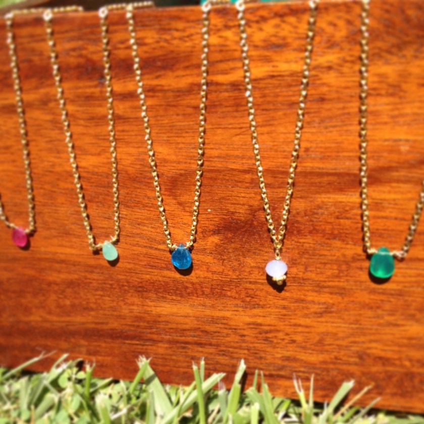 Collares con minerales