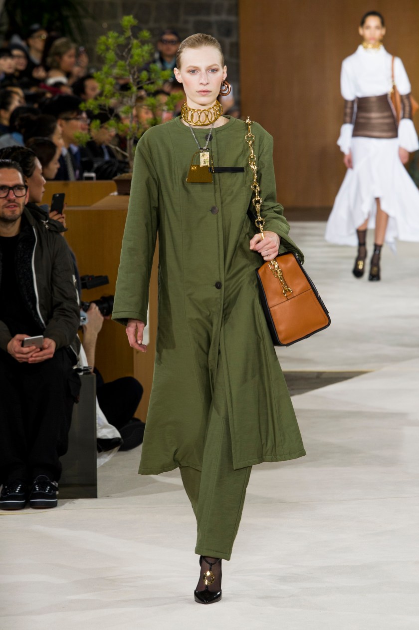 Loewe_loe_aw16_021_hr